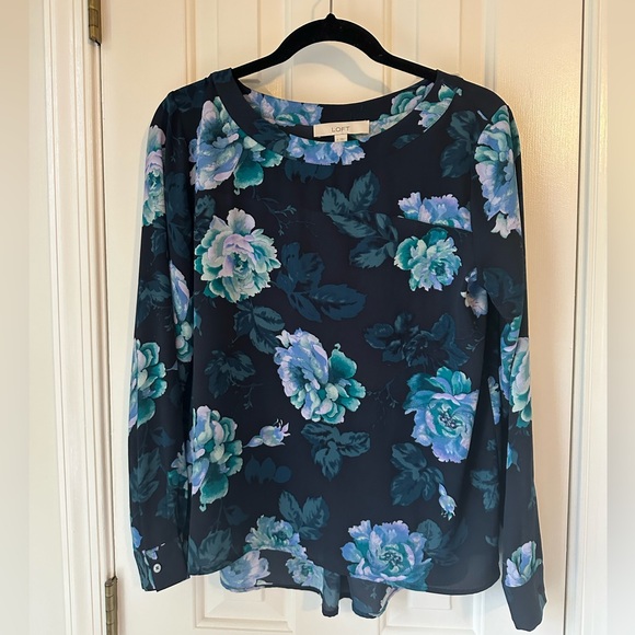 LOFT Tops - Loft Iced Bloom Back Pleat Blouse Small